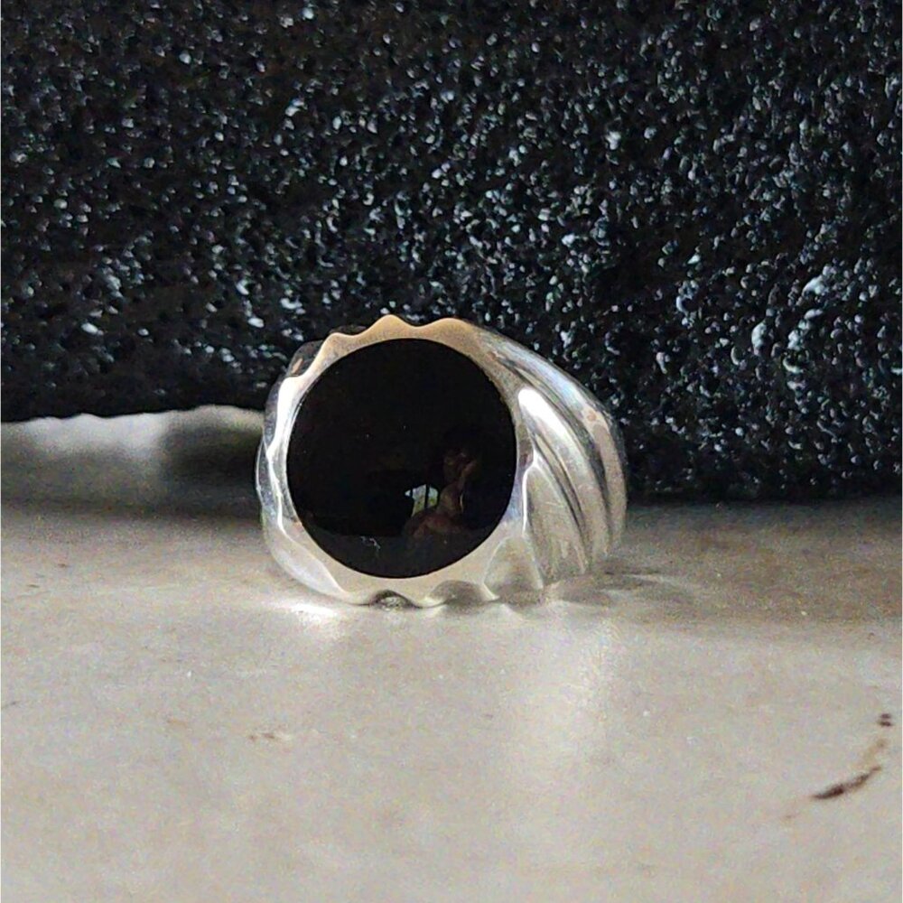 Men's Handcrafted Polished Natural Onyx Sterling Silver Ring - Picture 10 of 16
